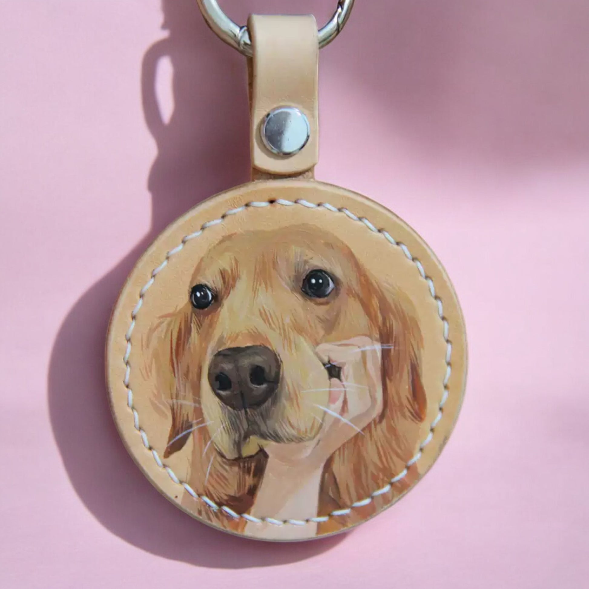 Custom leather keychain featuring a hand-painted portrait of a Golden Retriever, beautifully detailed and vibrant.