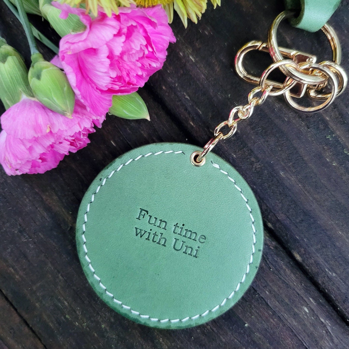 Personalized pet portrait keychain with message engraving at the back