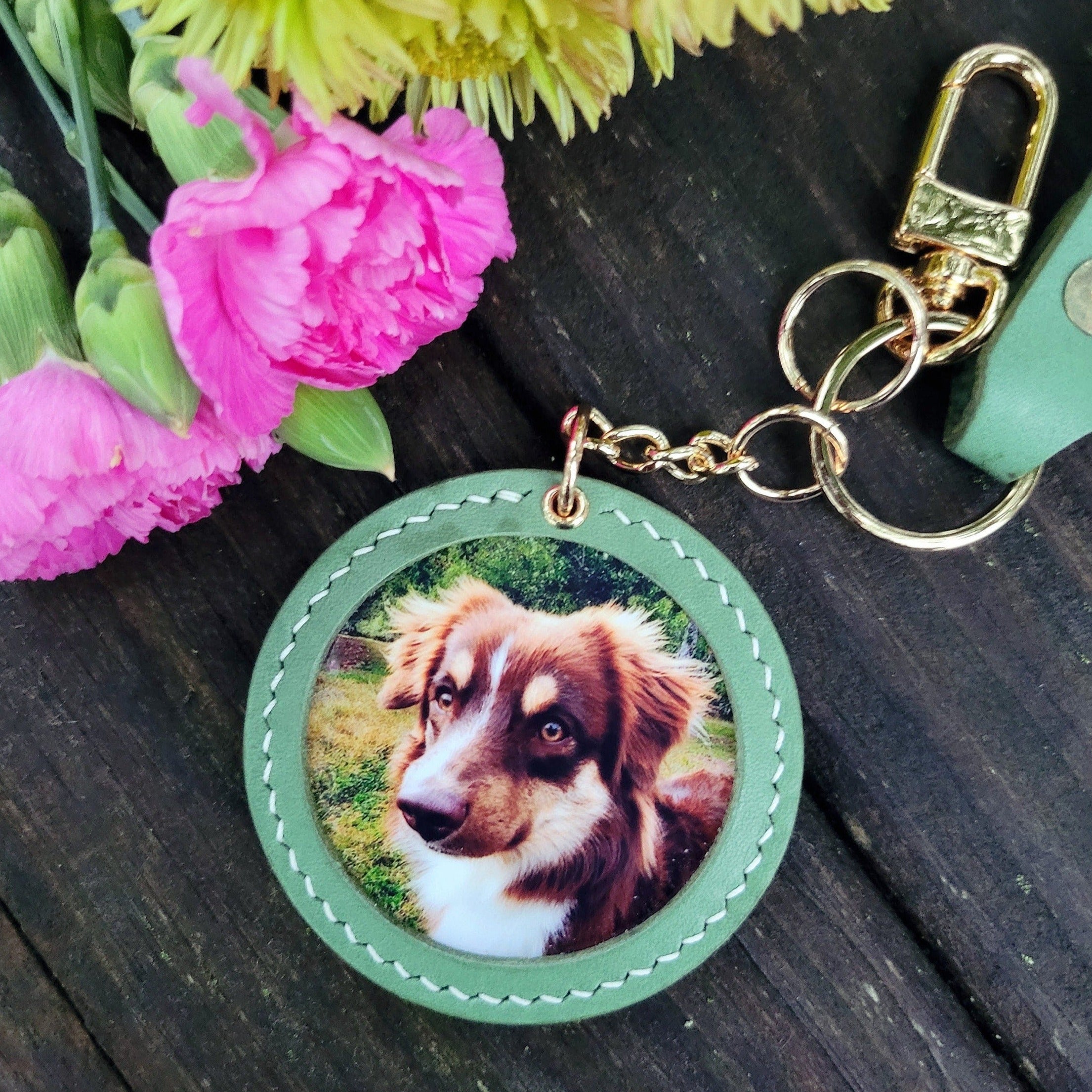 Engraved pet picture on leather keychain – Kohsi